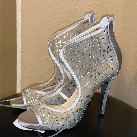 Brand-New E Red Carpet Rhinestone Satin Heels - Picture 2 of 7